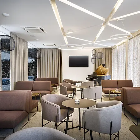 ホテル Valamar Carolina &