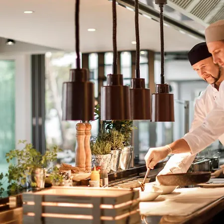 Hotel Valamar Carolina & 4*