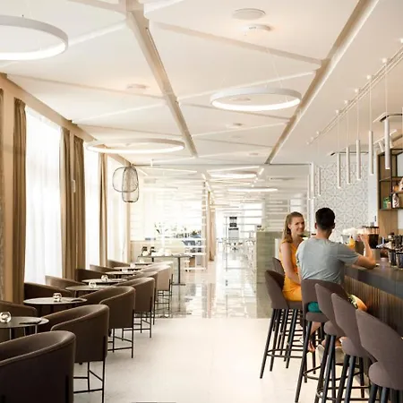 Valamar Carolina & 4* Kampor