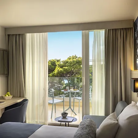 Valamar Carolina & ホテル Kampor