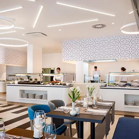 Hotel Valamar Carolina & Kampor