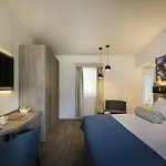 Hotell Valamar Carolina & 4*