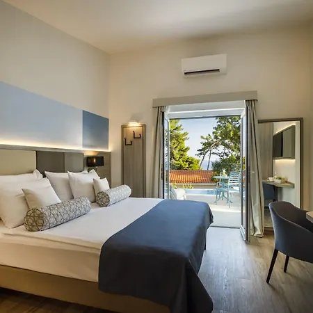 Valamar Carolina & Hotel 4*