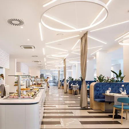 Valamar Carolina & Отель Кампор