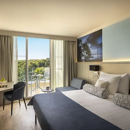 Отель Valamar Carolina & Кампор