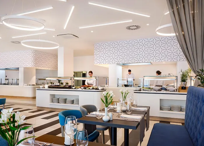 מלון Valamar Carolina &