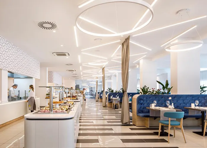 Valamar Carolina & מלון Kampor